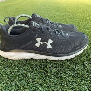 UNDER ARMOUR  MENS  TENNIS Size 11.